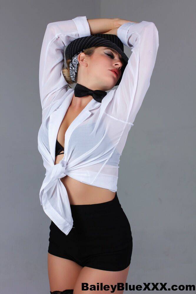 Solo model Dahlia Sky rocks a roaring twenties look during a non nude shoot - #7