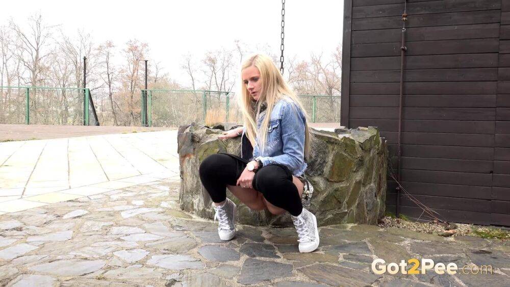 Blonde girl Katy Sky pulls down her leggings for a quick pee in public - #15