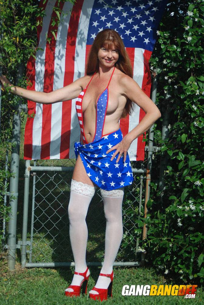 Hot mature Dee Delmar in patriotic swimsuit flaunting firm big tits in the sun - #7