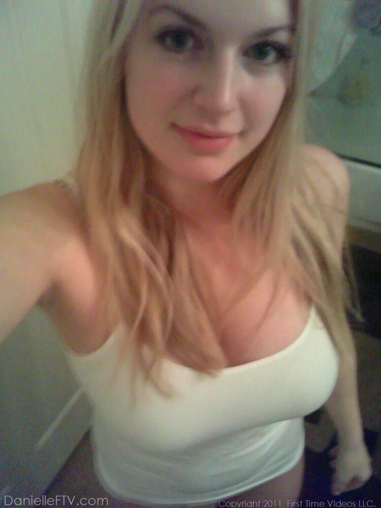 Big titted blonde amateur Danielle takes naughty selfies around the house - #8