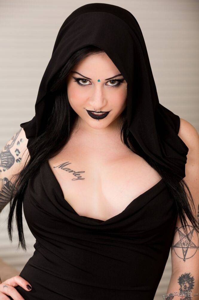Stunning goth Ophellia Rain sheds hooded dress to expose exquisite big tits - #3