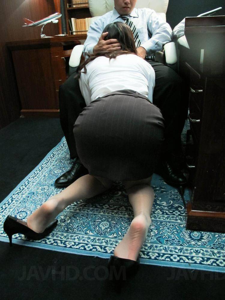 Japanese secretary Ibuki provides her boss with oral sex at his desk - #6