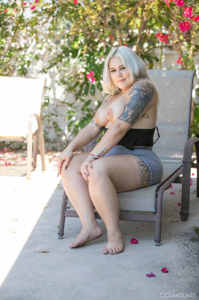 Blonde BBW with tattoos Blondie Franklin exposes her fat ass as she undresses - #4