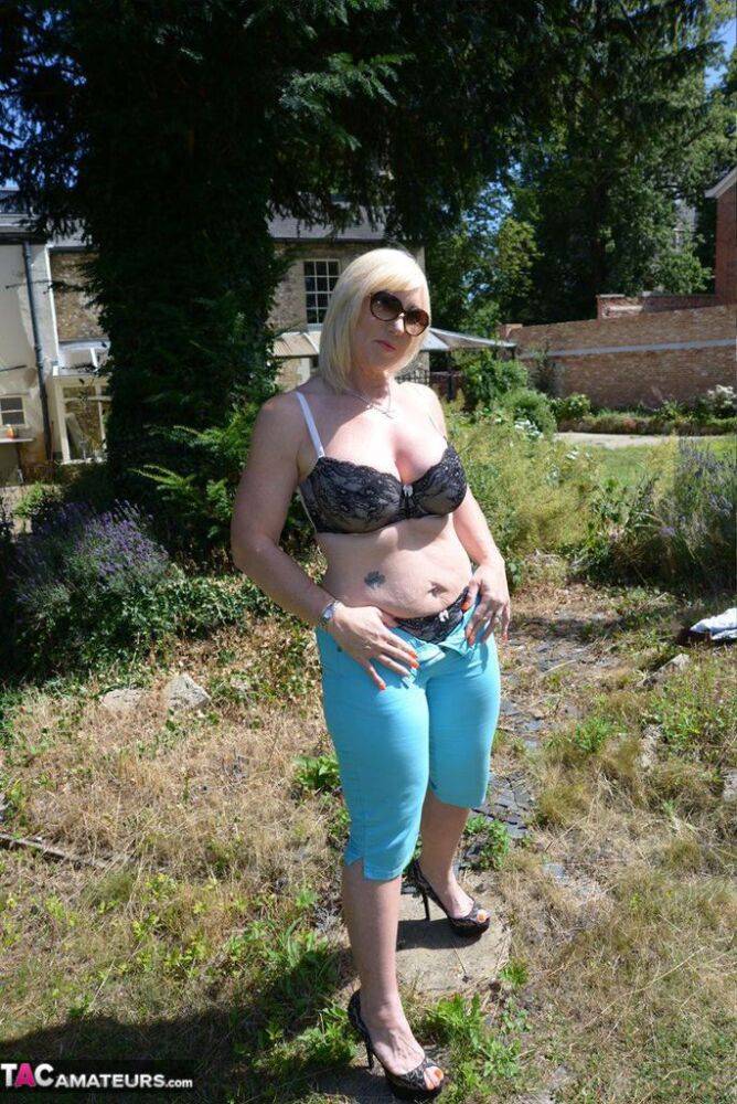 Overweight blonde woman Melody unleashes her big naturals out behind her house - #8