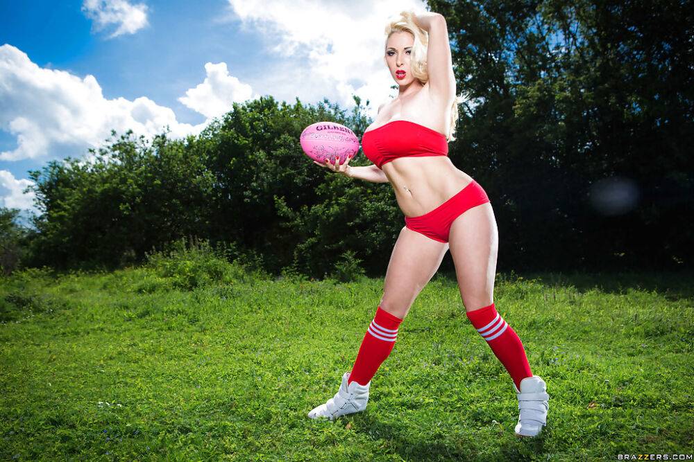 Outdoor posing of an super sweet sporty blondie Victoria Summers - #3