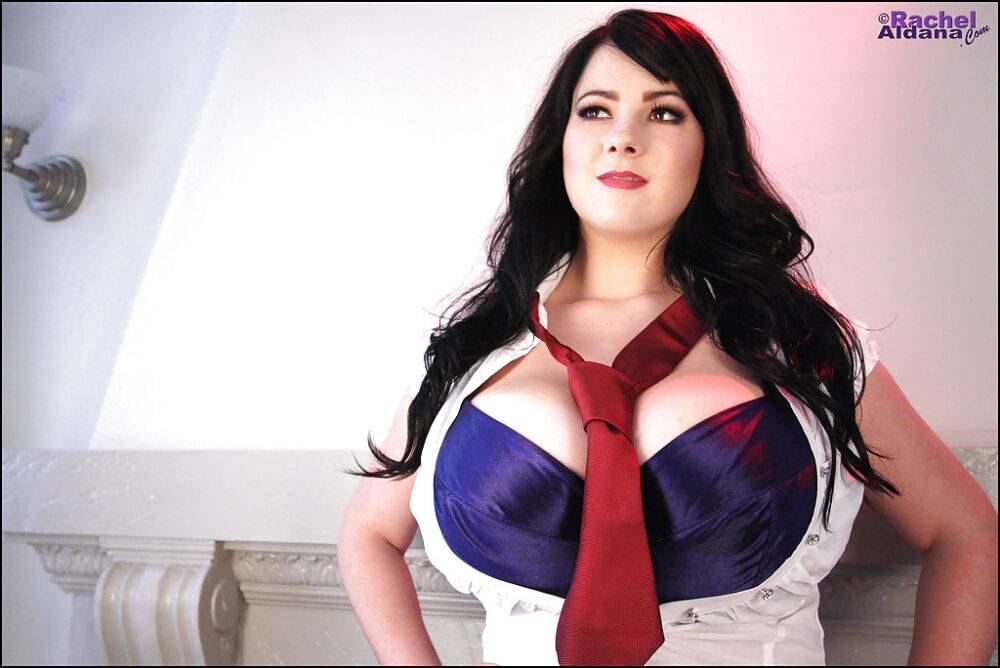 Close up posing of an marvelous brunette with big tits Rachel Aldana - #6