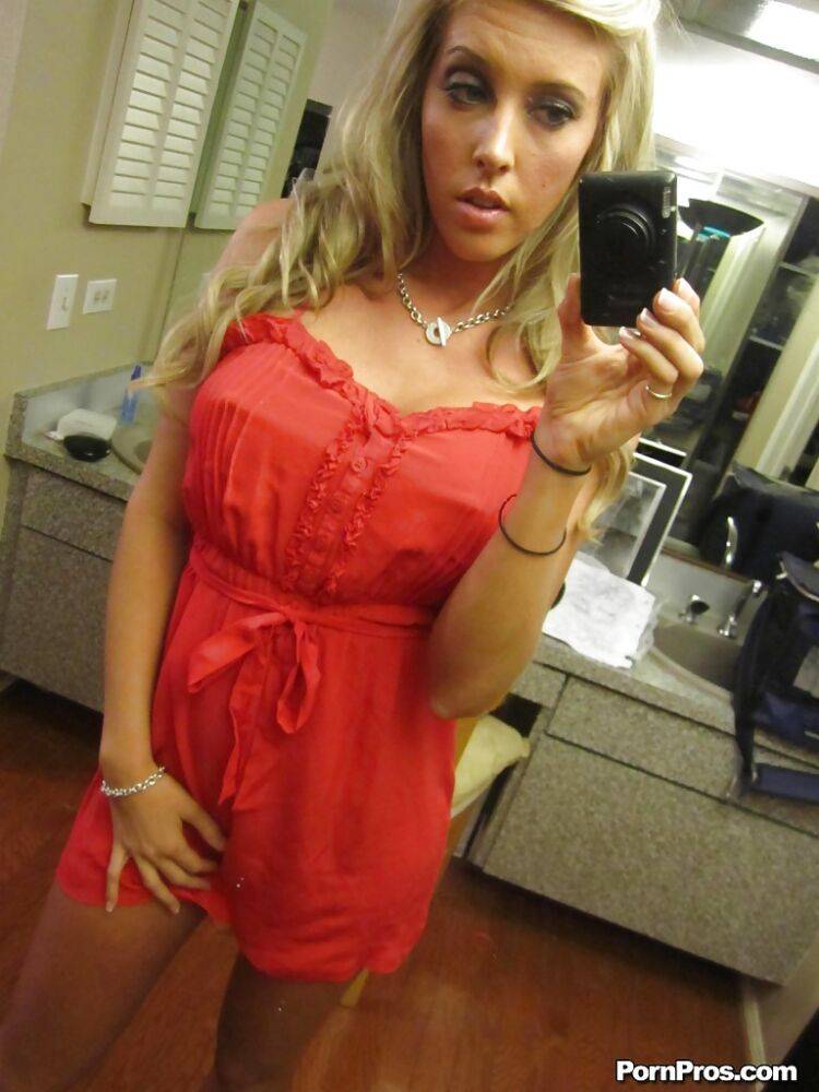 Blonde girlfriend Samantha Saint reveals her big tits and an excellent ass - #8