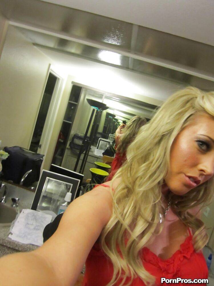 Blonde girlfriend Samantha Saint reveals her big tits and an excellent ass - #5
