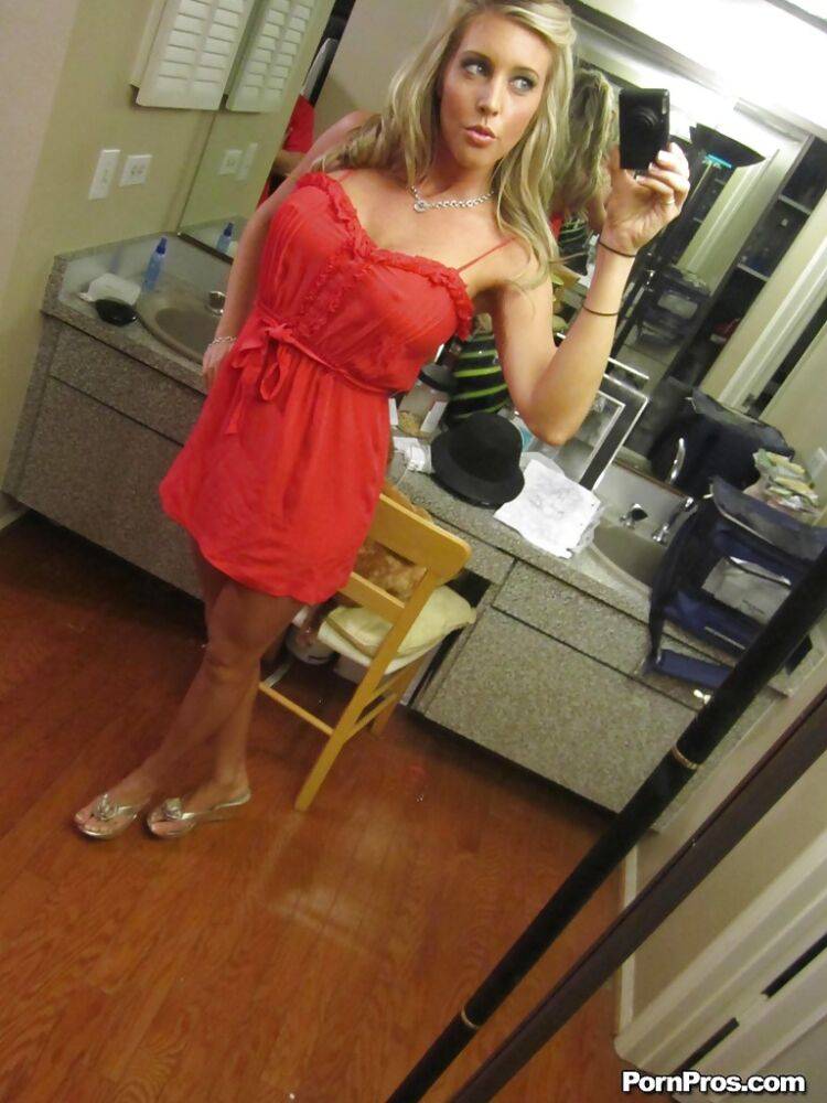 Blonde girlfriend Samantha Saint reveals her big tits and an excellent ass - #14