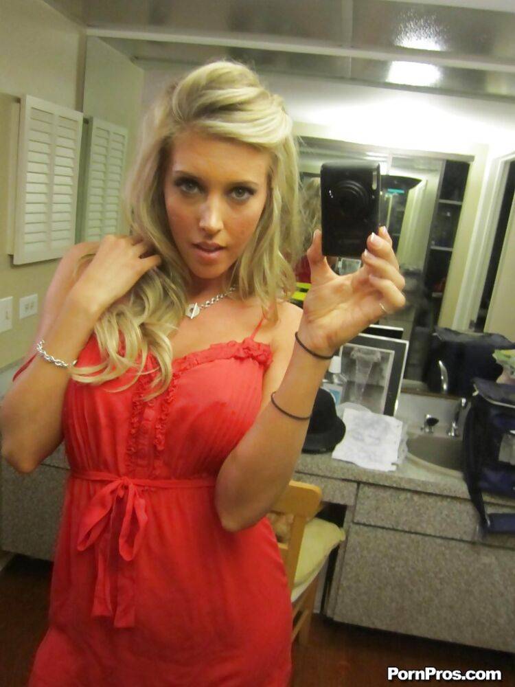 Blonde girlfriend Samantha Saint reveals her big tits and an excellent ass - #10