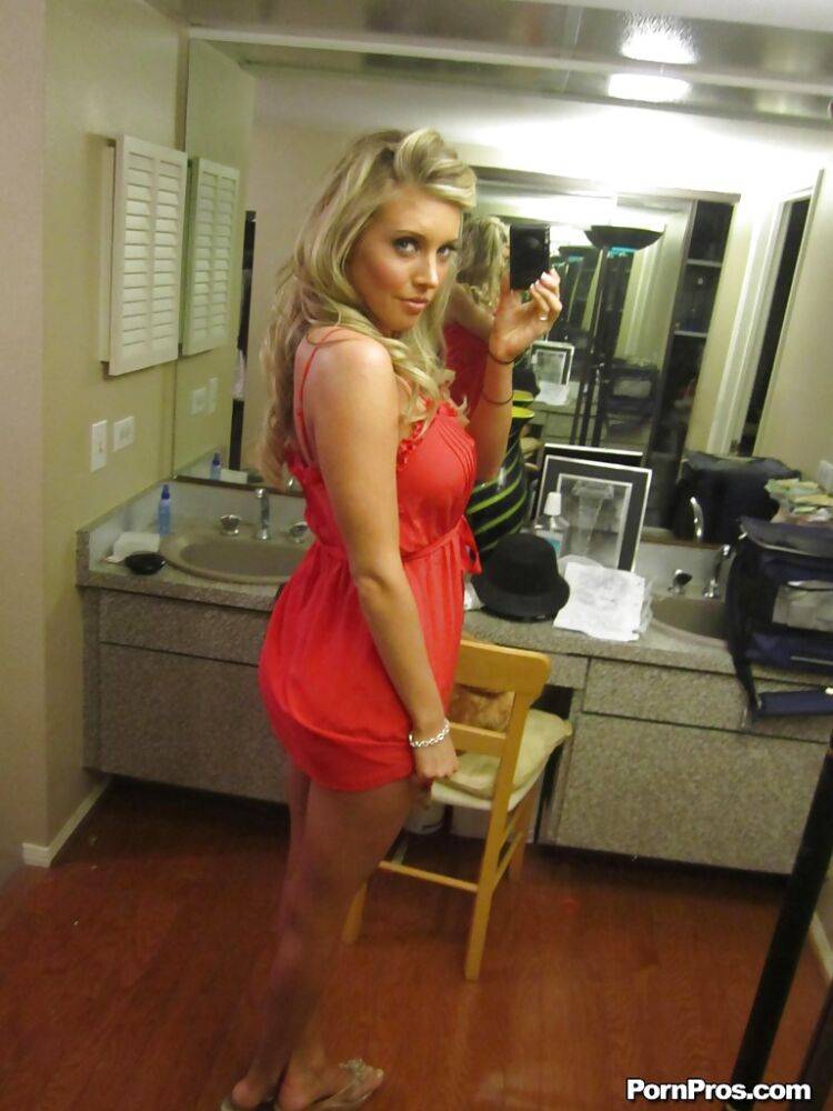 Blonde girlfriend Samantha Saint reveals her big tits and an excellent ass - #6