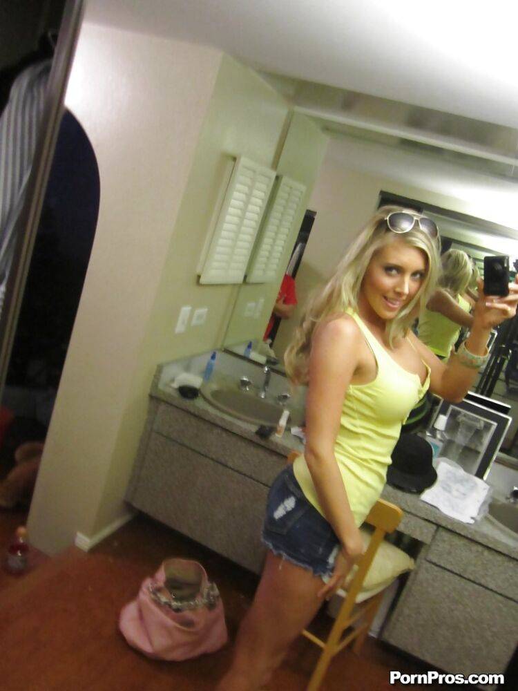 Blonde girlfriend Samantha Saint reveals her big tits and an excellent ass - #15