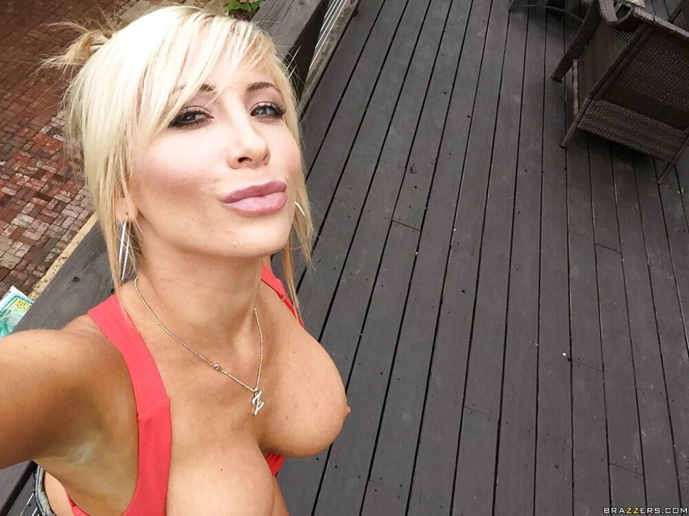 Big-tit blonde Tasha Reign is making hot topless selfies on cam - #8