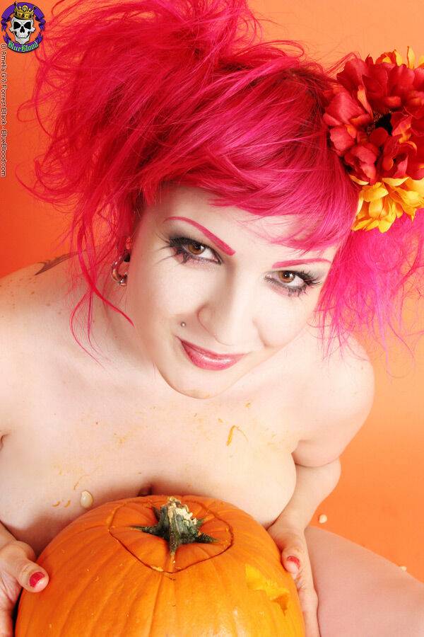 Big titted alt girl Xanthia Doll carves a pumpkin while naked in leg warmers - #9