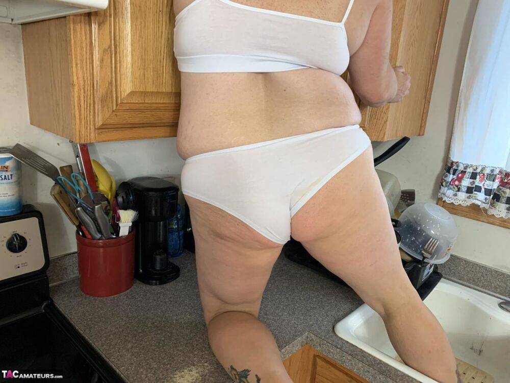 Middle aged BBW Sexy Nebbw shows her big tits and butt in a kitchen - #10