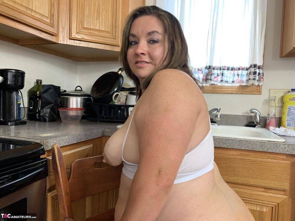 Middle aged BBW Sexy Nebbw shows her big tits and butt in a kitchen - #16