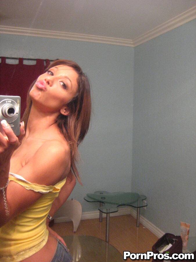 Ex-gf Priscilla Milan uncovers her big boobs while taking mirror selfies - #14