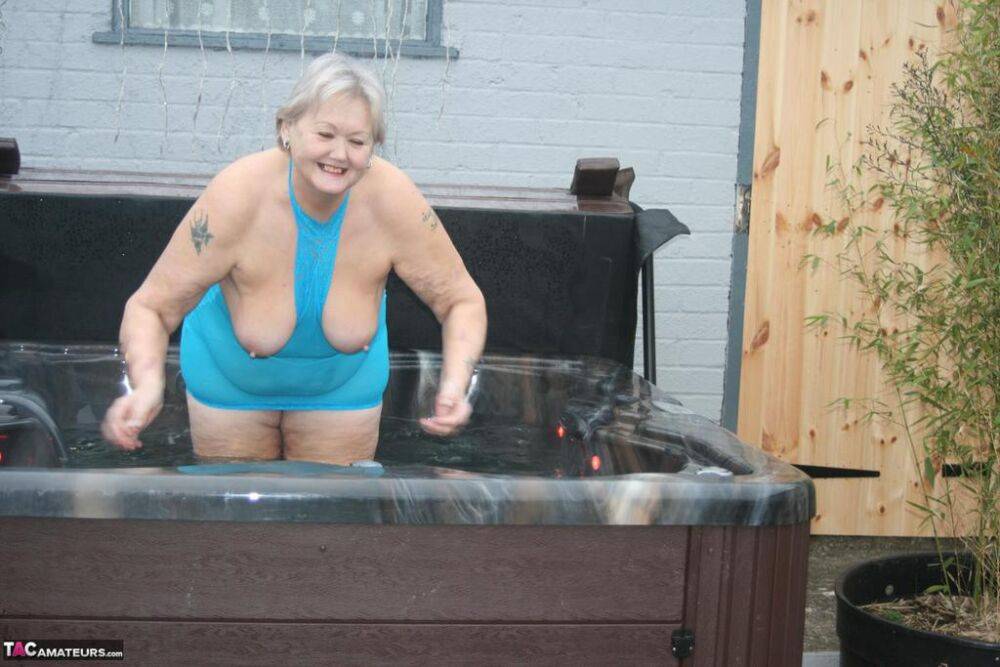 Old amateur frees tits and twat from tight dress before getting in hot tub - #14