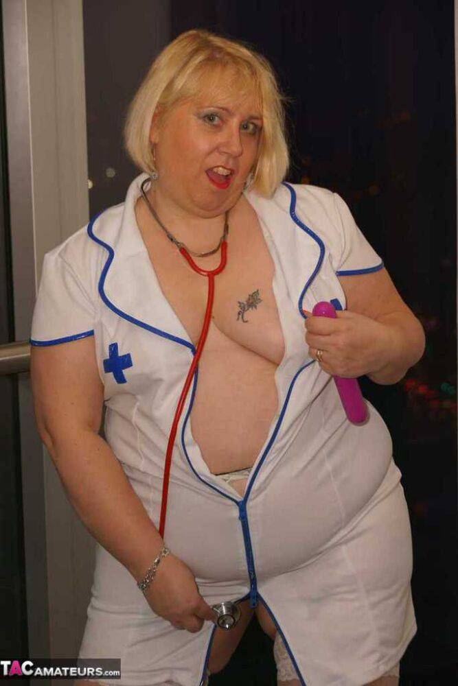 Obese blonde nurse Lexie Cummings masturbates on a sofa with a vibrator - #5