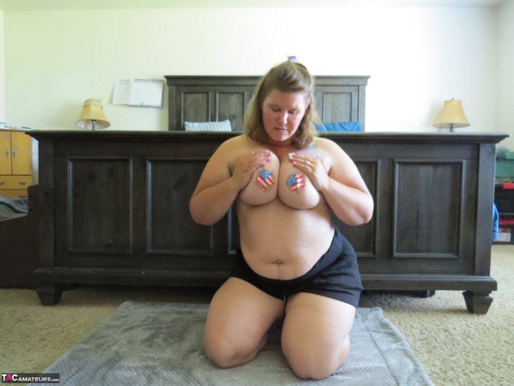 Amateur BBW Busty Kris Ann sports nipple pasties during a finger fuck - #15