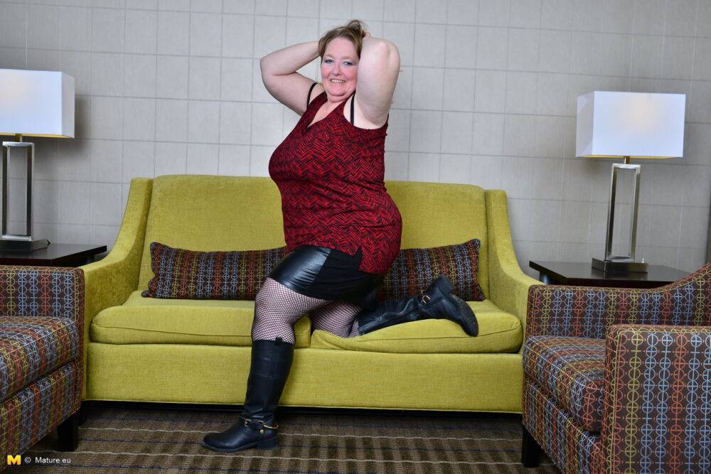 British BBW sets her saggy old boobs free in mesh nylons and black boots - #5