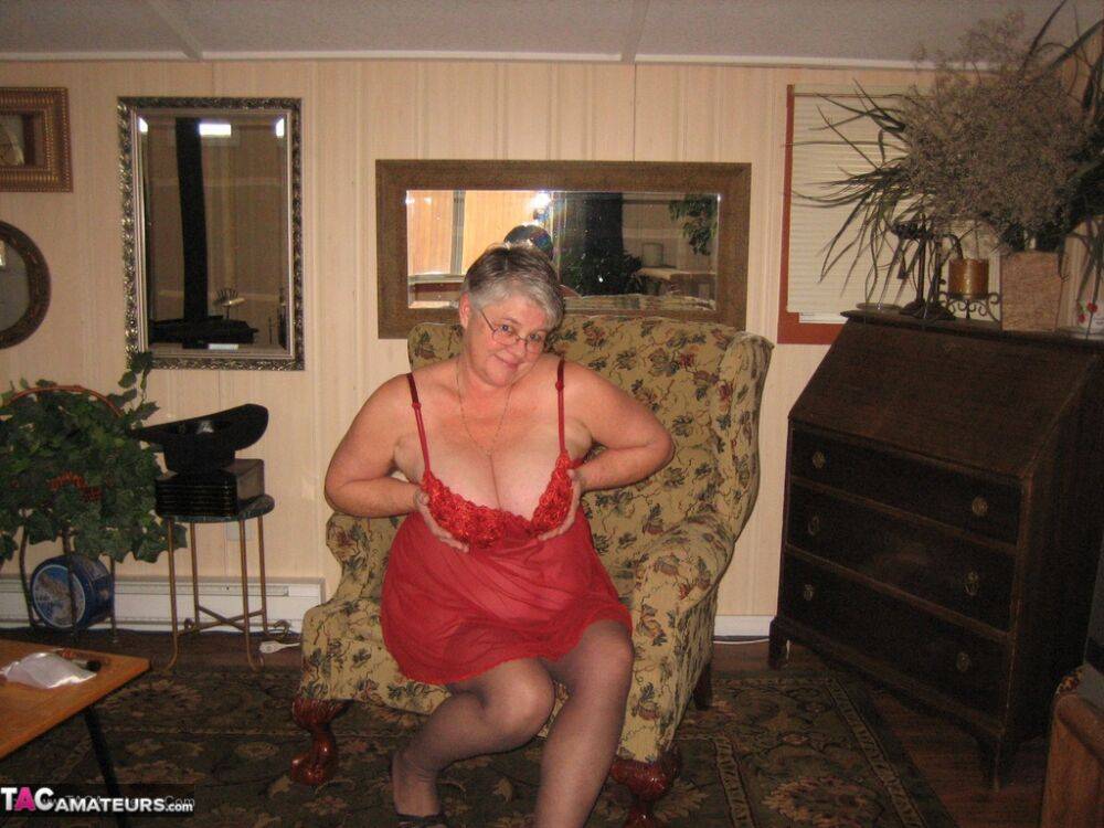 Old woman Girdle Goddess slips off red lingerie to get naked in stockings - #16