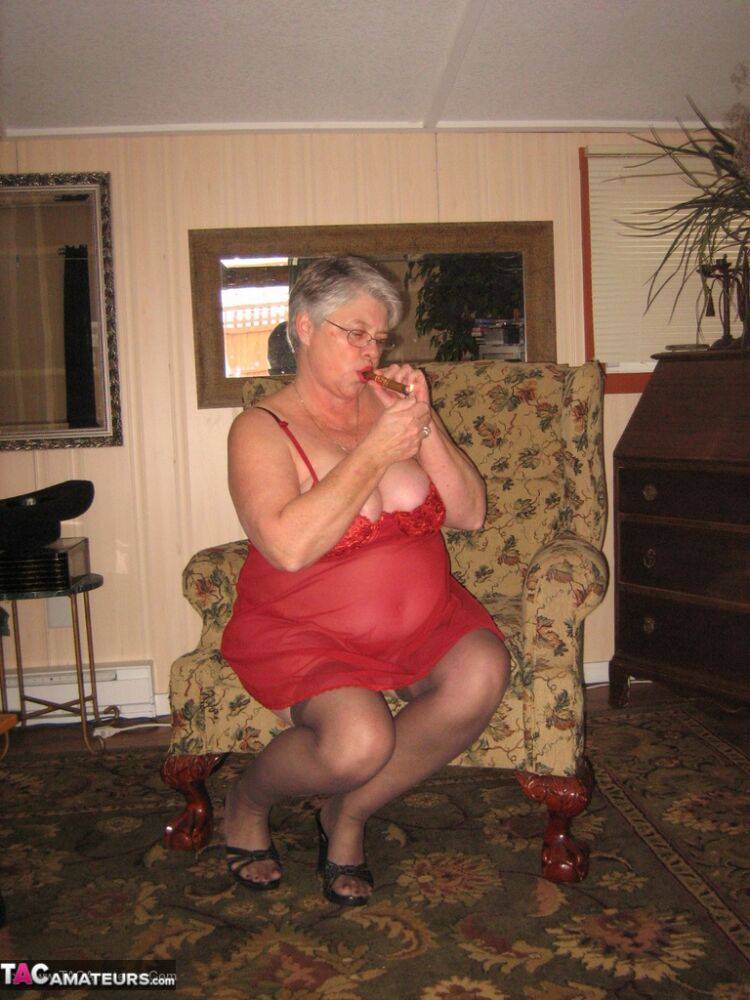 Old woman Girdle Goddess slips off red lingerie to get naked in stockings - #15