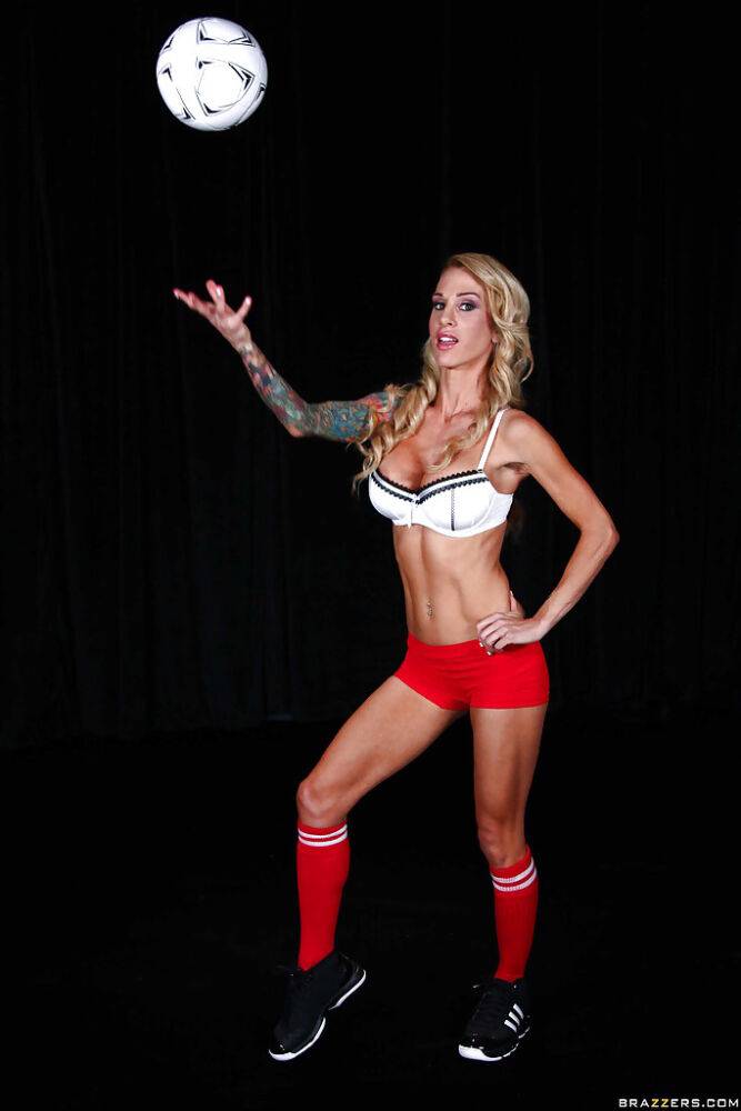 Fitness chick Sarah Jessie is not your ordinary soccer mom - #16