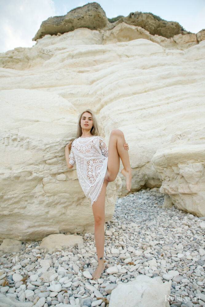 Platinum blonde teen Sofy Bee removes a lace dress to go naked on rocky ground | Photo: 4634780