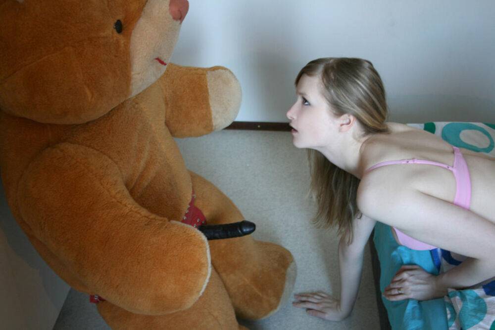 Ex-girlfriend sucks off a big cock after sex with a strapon attired teddy bear | Photo: 4635826