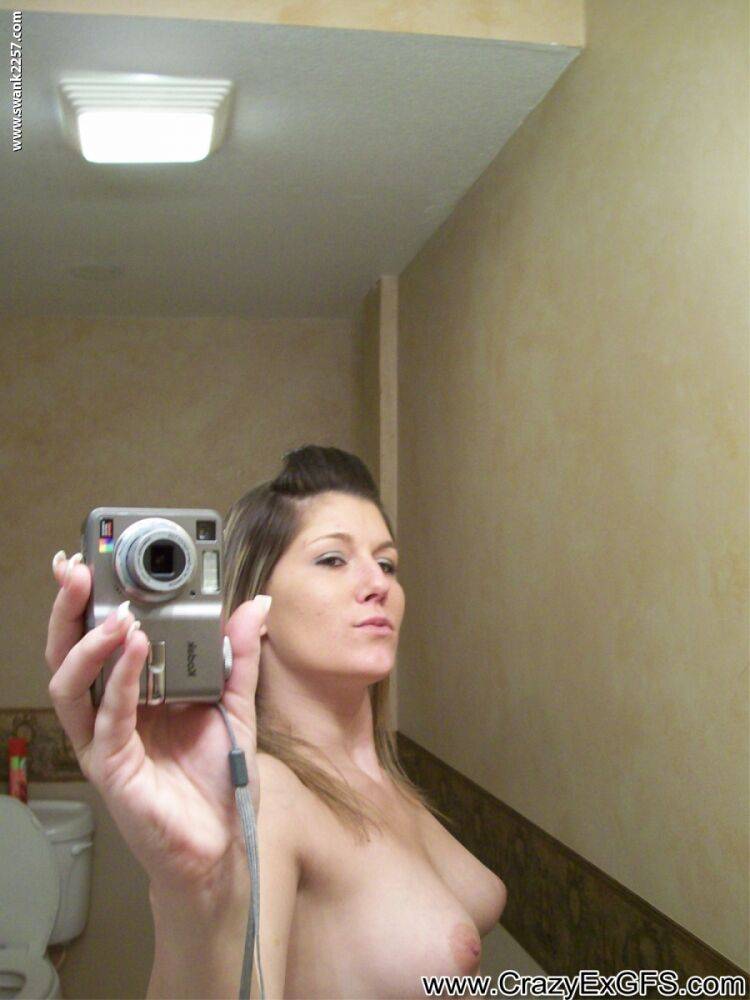 Amateur chick takes selfies after receiving a cumshot on her natural boobs | Photo: 4638296