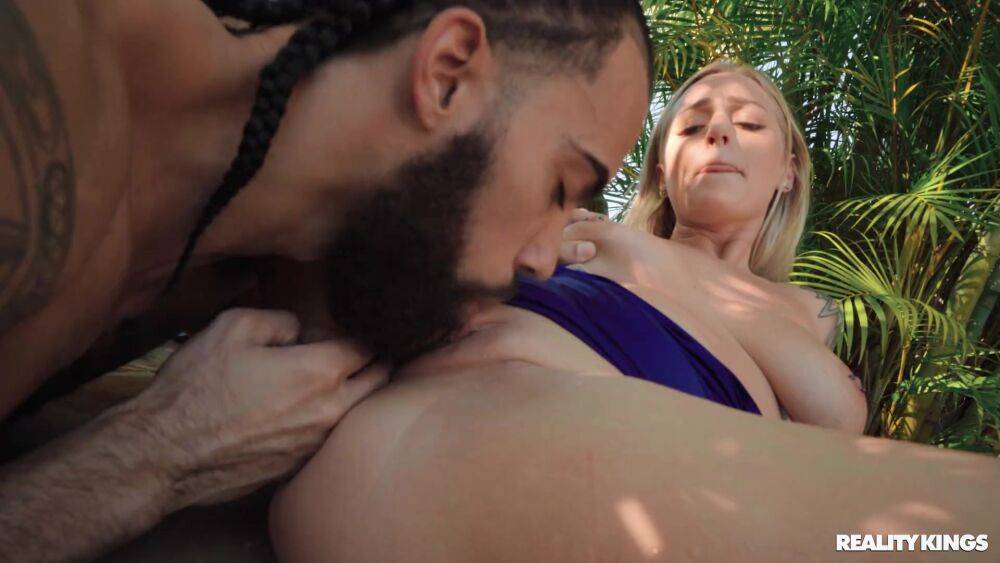 Elena Bunnz Gets Eaten Out And Screwed By Bearded Stallion - #3