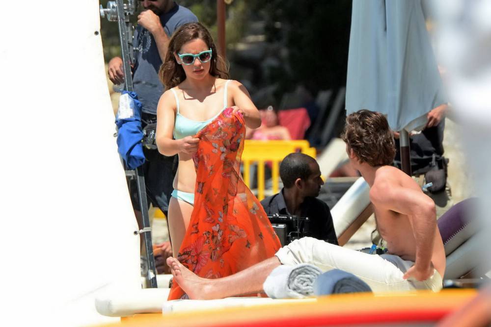 Emilia clarke shows off her curvy bikini body at the beach while filming me befo - #4