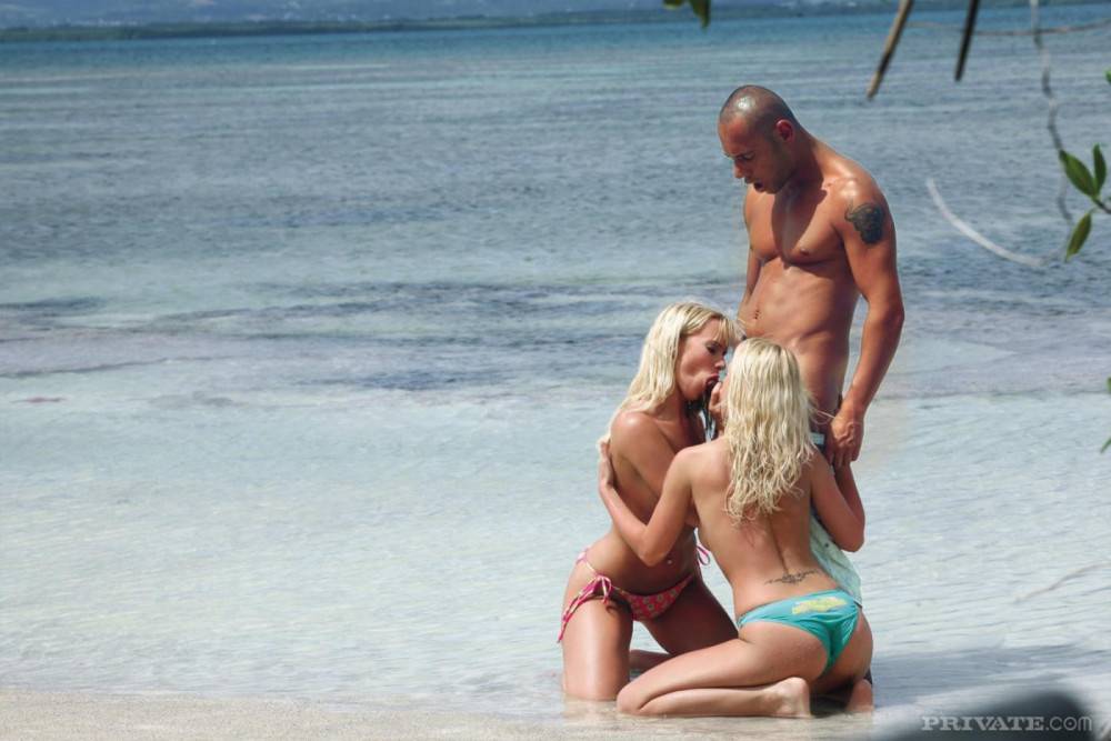 Lucky guy has sex with two hot blondes cindy and carla on the wild beach - #10