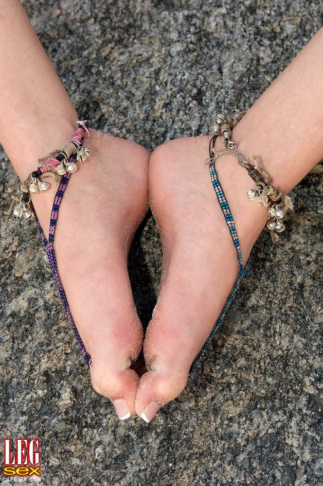 Michelles sandy feet - #4