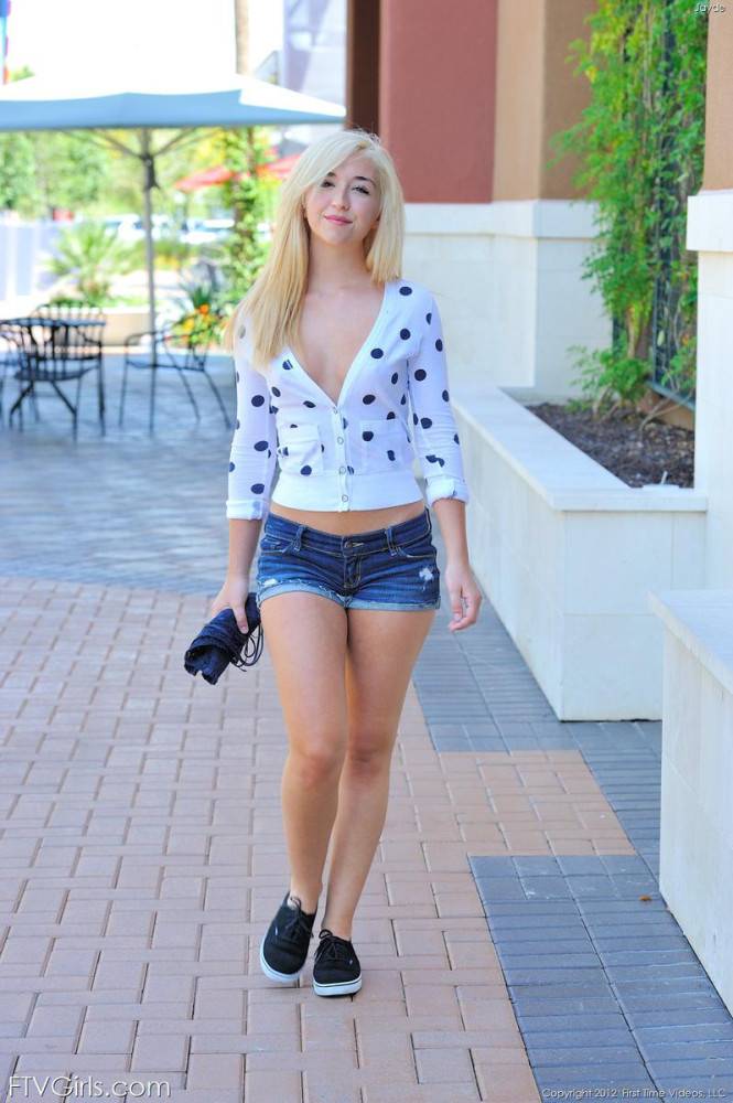 Hottie At The Mall - #10