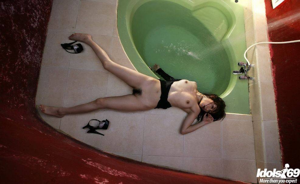 Sweet japanese idol kurumi morishita taking a bath - #12