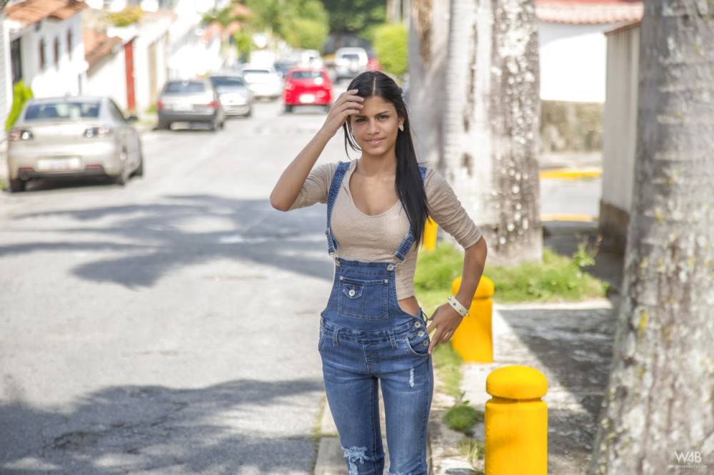 Stunning venezuelan brunette teen Denisse Gomez in hot erotic scene outdoor - #2