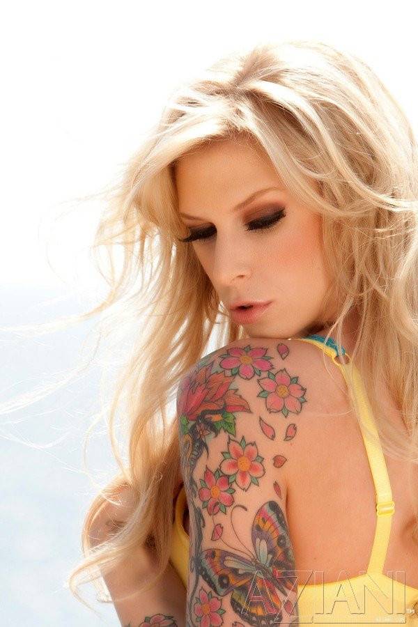 Heavy Titted Brooke Banner With Color Tattoos Takes Off Her Yellow Lingerie In The Sun - #10