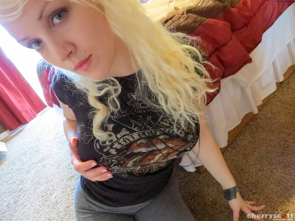 Busty blonde selfie porn - #11