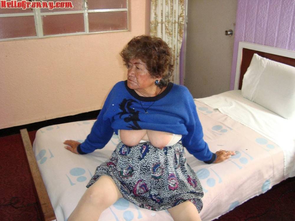 Old pussy granny with big panties - #11