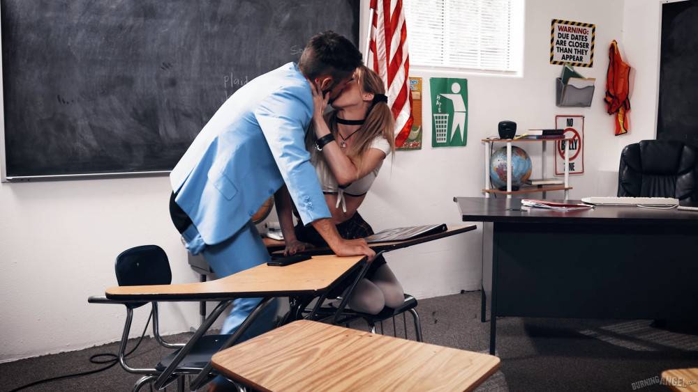 Skinny Schoolgirl In High-knee Socks Gets Eaten Out And Shagged In The Classroom - #2