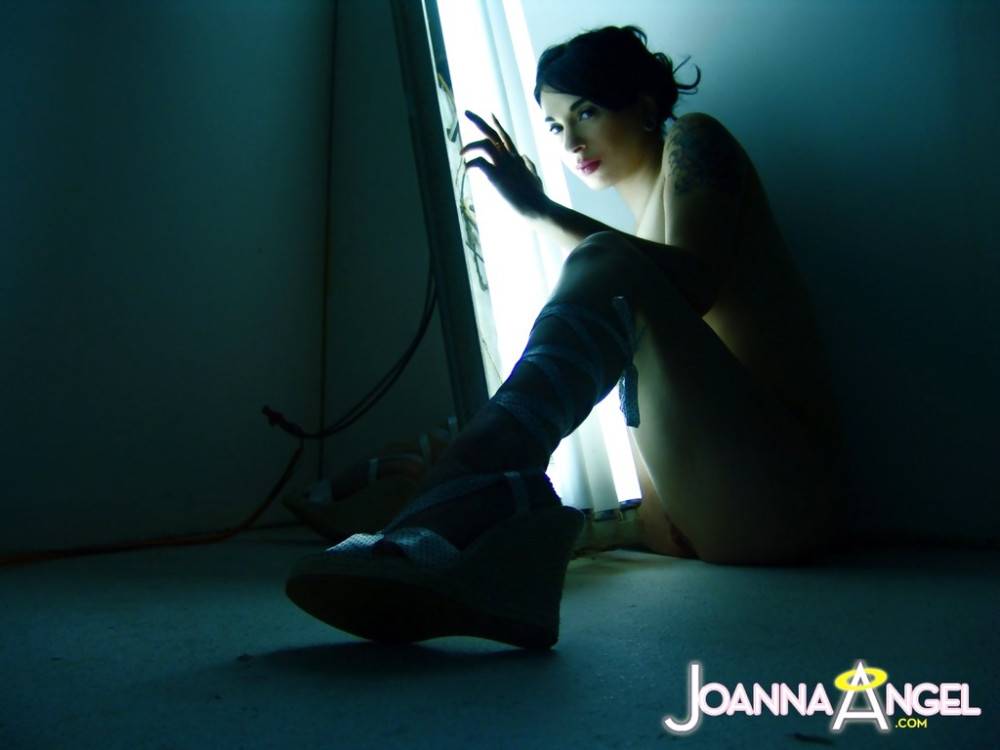 Alluring american milf Joanna Angel posing in lingerie on camera - #19