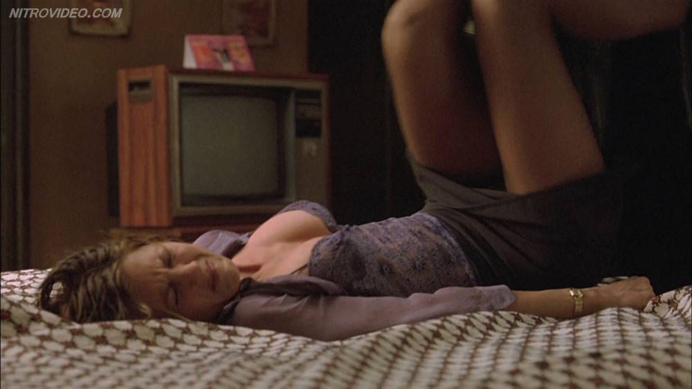 Charming jennifer aniston getting raw fucked in derailed - #10