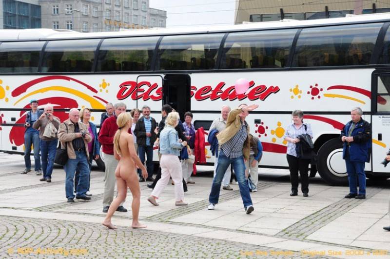 Celine nude in public | Photo: 5099032