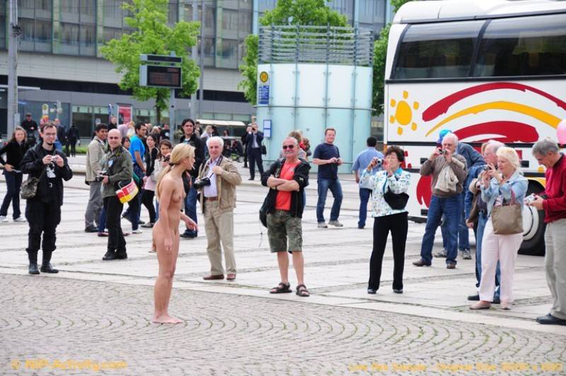 Celine nude in public | Photo: 5099029