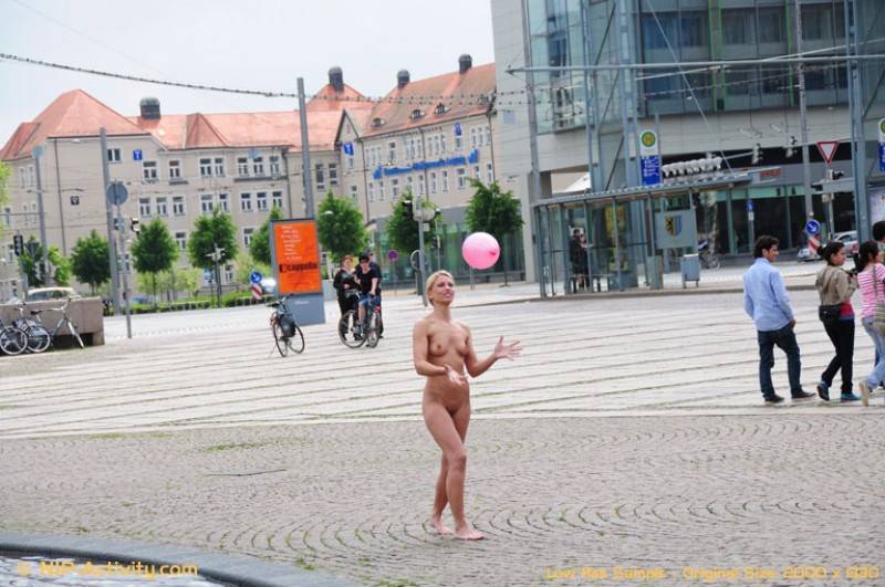 Celine nude in public - #7
