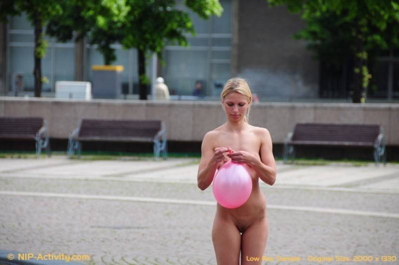 Celine nude in public - #3