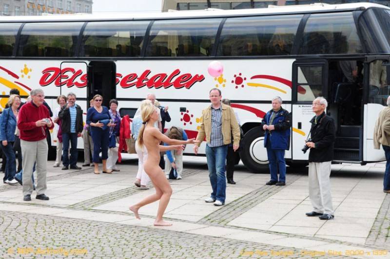 Celine nude in public | Photo: 5099035