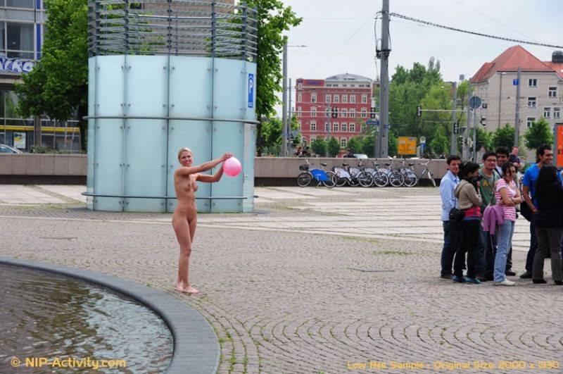 Celine nude in public - #5